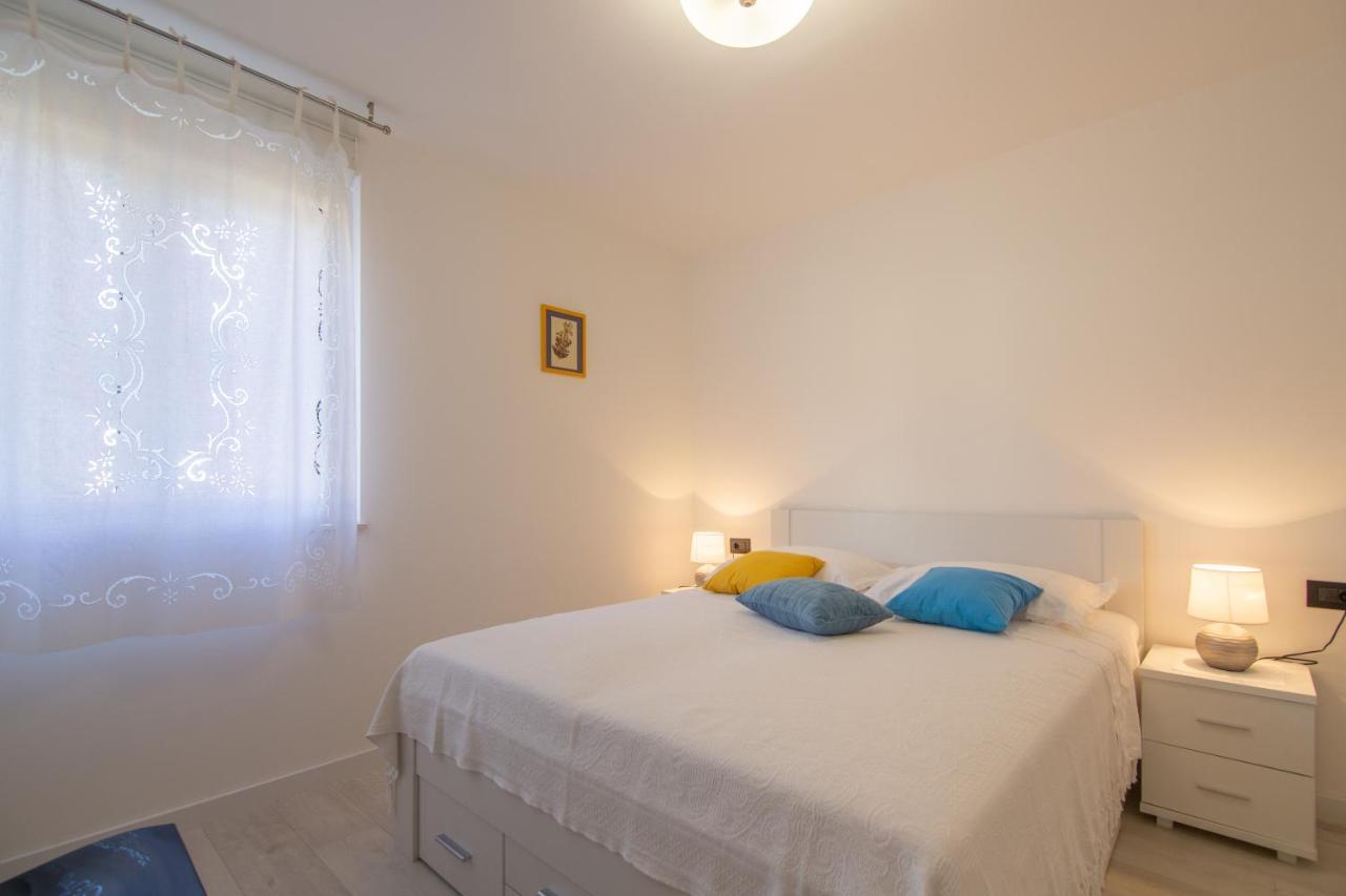 Apartments Nona Draga Komiža Esterno foto